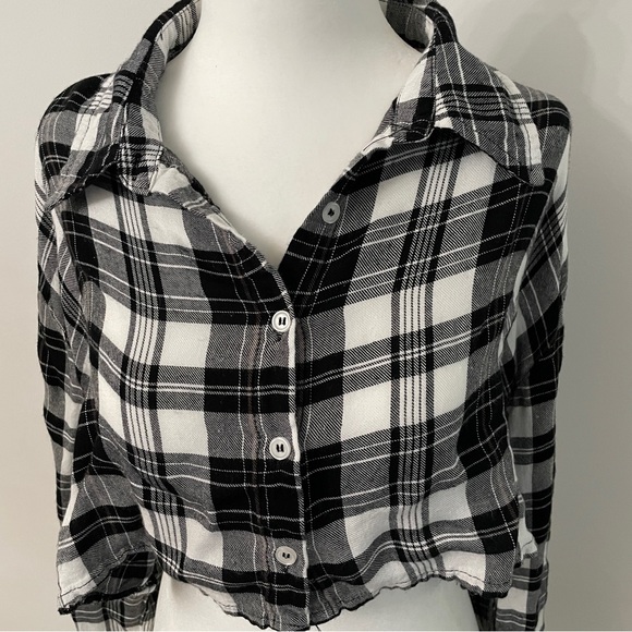 cropped button down plaid shirt - Picture 3 of 3